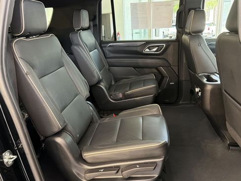Used 2023 GMC Yukon XL SLT w/ SLT Premium Package RWD image 29