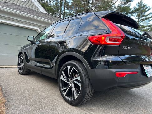 Used 2021 Volvo XC40 T5 R-Design w/ Advanced Package AWD/4WD image 17