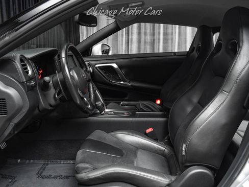 Used 2009 Nissan GT-R Premium AWD/4WD image 18