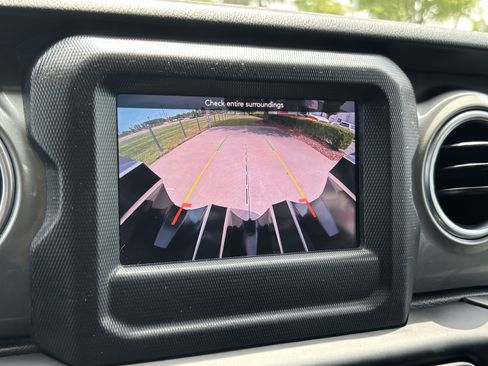 Used 2019 Jeep Wrangler Unlimited Sahara AWD/4WD image 24