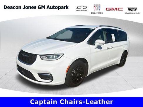 Used 2021 Chrysler Pacifica Touring-L FWD image 1