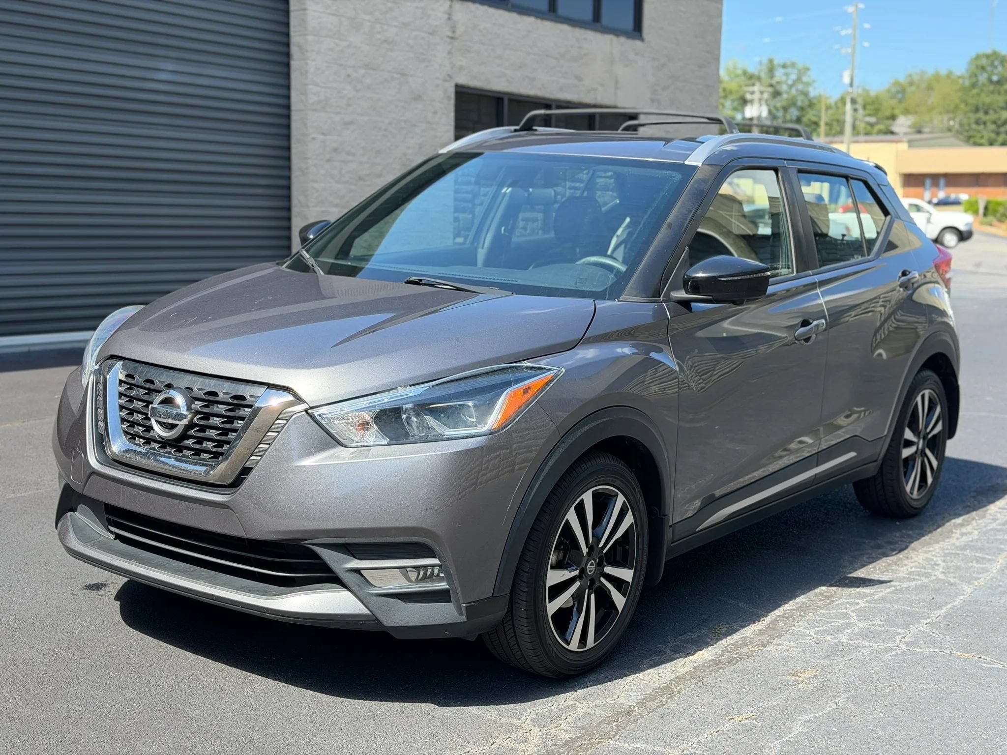 Used 2018 Nissan Kicks SR w/ Premium Package FWD image 2