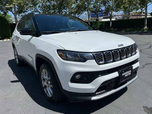 Used 2025 Jeep Compass Limited AWD/4WD image 4