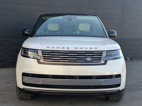 Used 2025 Land Rover Range Rover SV image 2