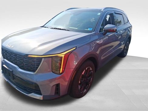 Used 2025 Kia Sorento S w/ Panoramic Sunroof Package image 2