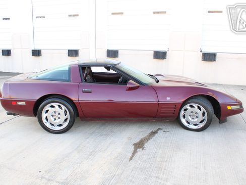 Used 1993 Chevrolet Corvette Coupe RWD image 16