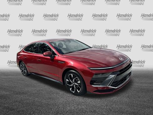 Used 2025 Hyundai Sonata SEL FWD image 2