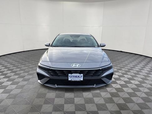 Used 2026 Hyundai Elantra SE w/ Cargo Package FWD image 5