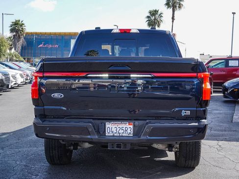 Used 2022 Ford F150 Lightning Lariat image 5