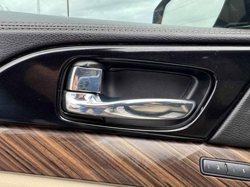 Used 2016 Nissan Maxima Platinum w/ Interior Lighting Package FWD image 29