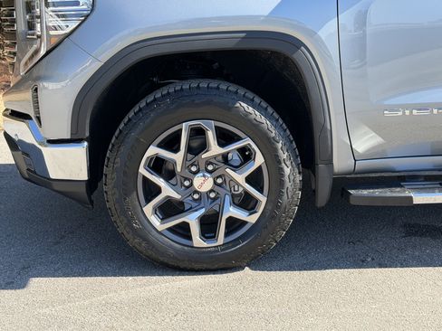 New 2026 GMC Sierra 1500 SLT image 17