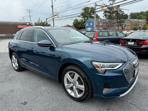 Used 2019 Audi e-tron Premium Plus image 31