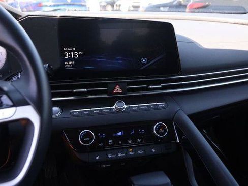 Used 2025 Hyundai Elantra SEL FWD image 16