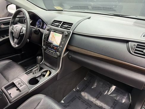 Used 2017 Toyota Camry XLE w/ Moonroof Package image 27