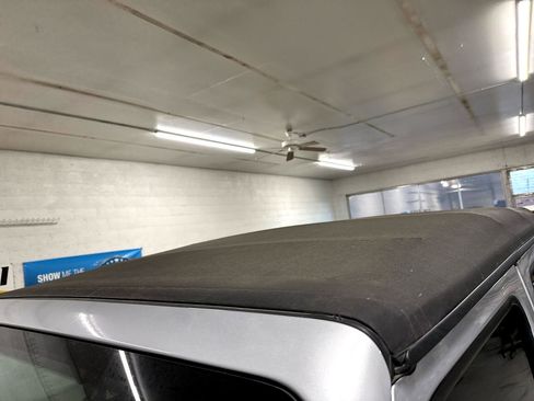 Used 2022 Jeep Gladiator Sport image 79