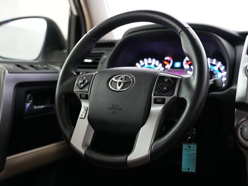 Used 2015 Toyota 4Runner SR5 AWD/4WD image 11