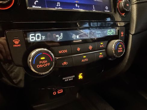 Used 2020 Nissan Rogue SV AWD/4WD image 15