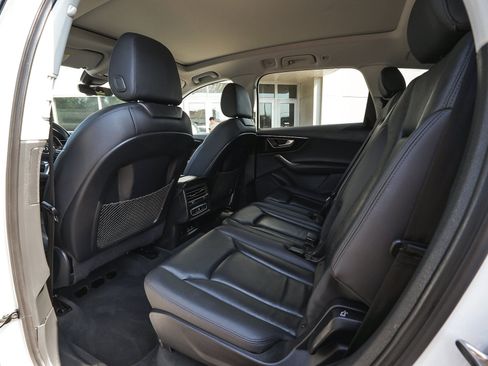 Used 2023 Audi Q7 2.0T Premium w/ Convenience Package AWD/4WD image 32