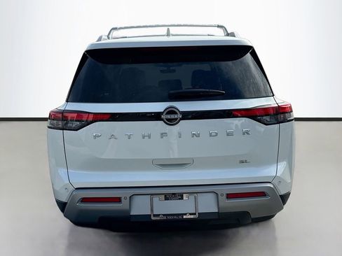 Used 2024 Nissan Pathfinder SL FWD image 6