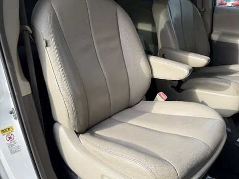 Used 2013 Toyota Sienna XLE w/ Premium Pkg FWD image 29