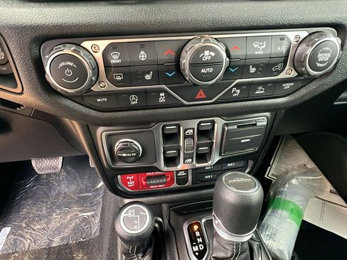 New 2026 Jeep Gladiator Willys image 27