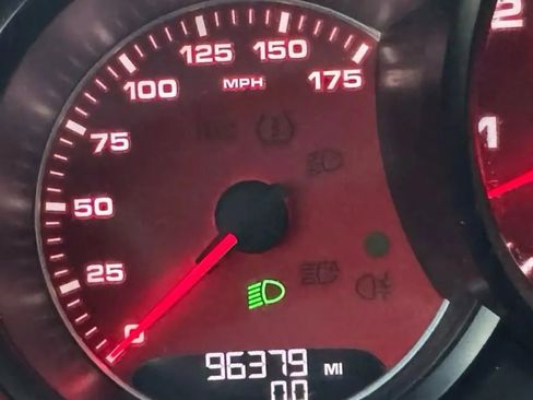 Used 2014 Porsche Cayenne GTS image 5