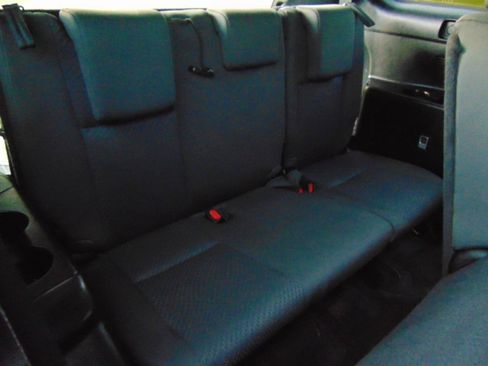 Used 2016 Toyota Highlander LE FWD image 12