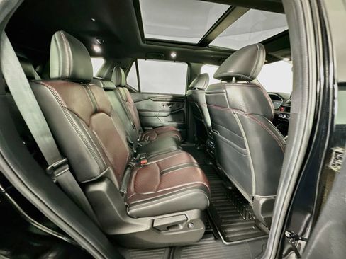 Used 2025 Honda Pilot Black Edition image 30