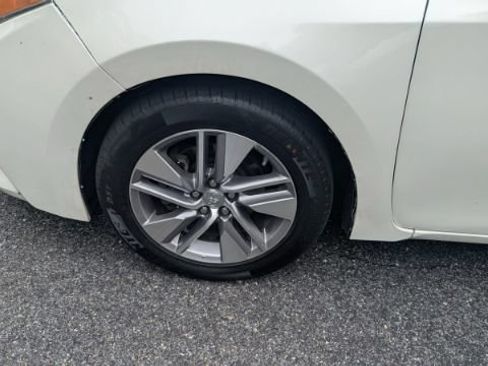 Used 2014 Toyota Corolla LE FWD image 9