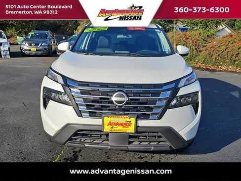 Used 2024 Nissan Rogue SV image 8