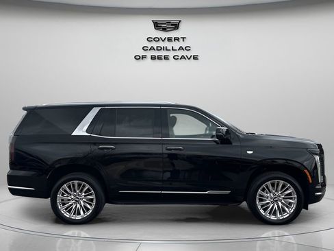 Used 2025 Cadillac Escalade Premium Luxury image 11