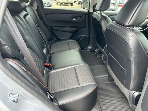 Used 2025 Nissan Rogue SV AWD/4WD image 23