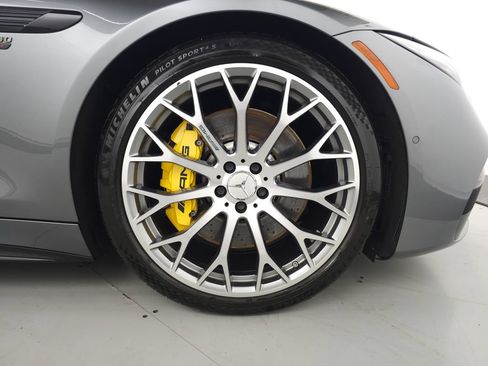 Used 2022 Mercedes-Benz SL 63 AMG 4MATIC w/ Driver Assistance Package image 39