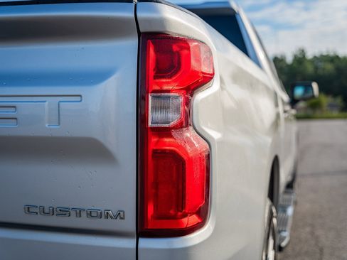 Used 2020 Chevrolet Silverado 1500 Custom w/ Custom Value Package image 14