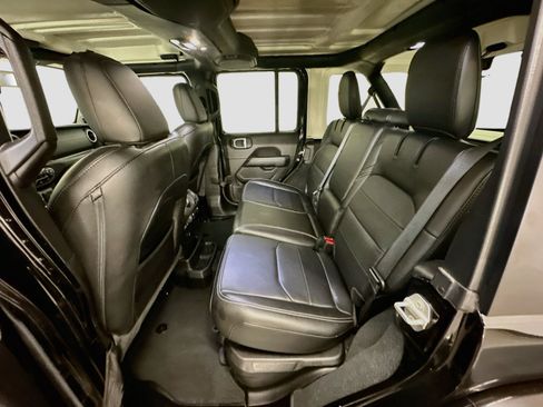 Used 2023 Jeep Wrangler Sahara AWD/4WD image 28