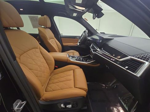Certified 2024 BMW X7 xDrive40i w/ M Sport Package image 31