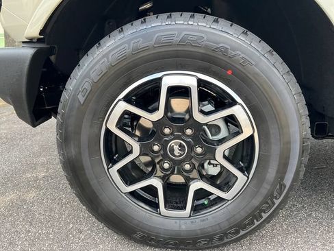 Used 2026 Ford Bronco Outer Banks AWD/4WD image 13