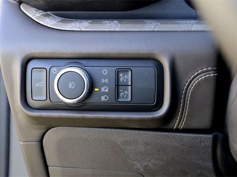 Used 2021 Ford Explorer Platinum w/ Premium Technology Package image 21