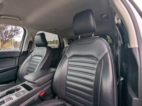 Used 2024 Ford Edge SEL image 9