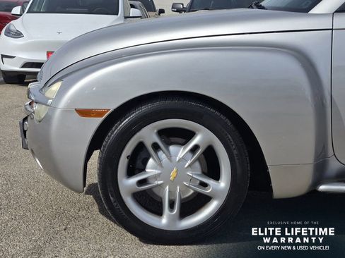 Used 2005 Chevrolet SSR w/ Preferred Equipment Group RWD image 6