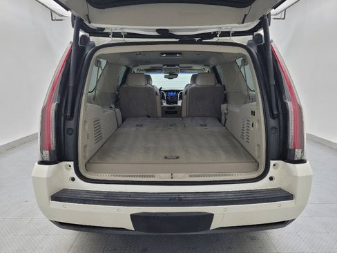 Used 2015 Cadillac Escalade ESV Premium image 29
