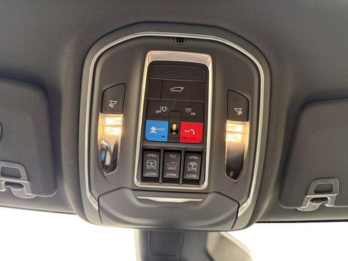 New 2025 Jeep Grand Cherokee Overland w/ Luxury Tech Group IV AWD/4WD image 23