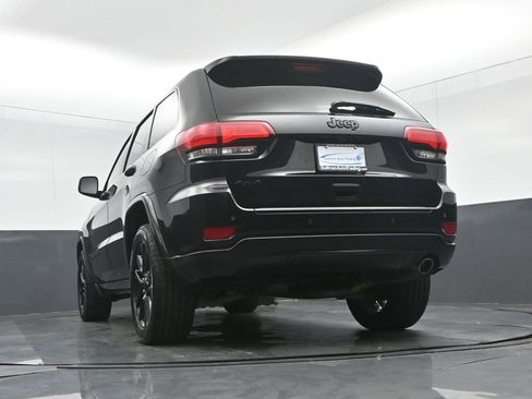 Used 2017 Jeep Grand Cherokee Altitude image 58