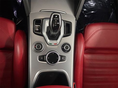 Used 2022 Alfa Romeo Stelvio Veloce image 24