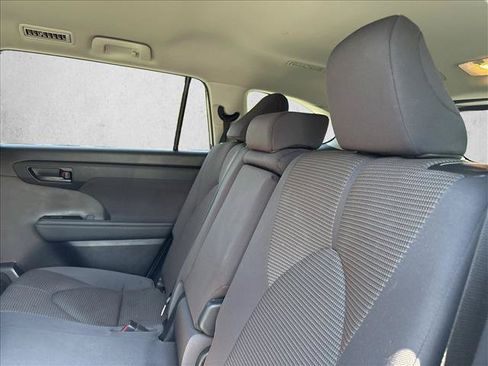 Used 2021 Toyota Highlander L FWD image 21