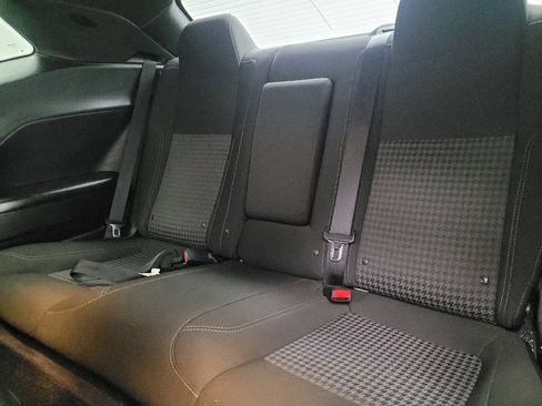 Used 2017 Dodge Challenger SXT RWD image 18