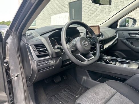 Used 2024 Nissan Rogue SV image 5