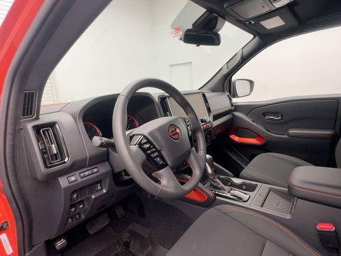Used 2025 Nissan Frontier PRO-4X w/ Pro Convenience Package image 4