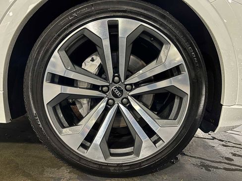 Used 2022 Audi Q8 Prestige image 9