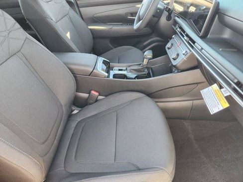 New 2026 Hyundai Tucson SE image 9